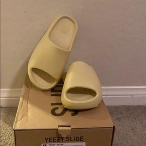 yeezy slides